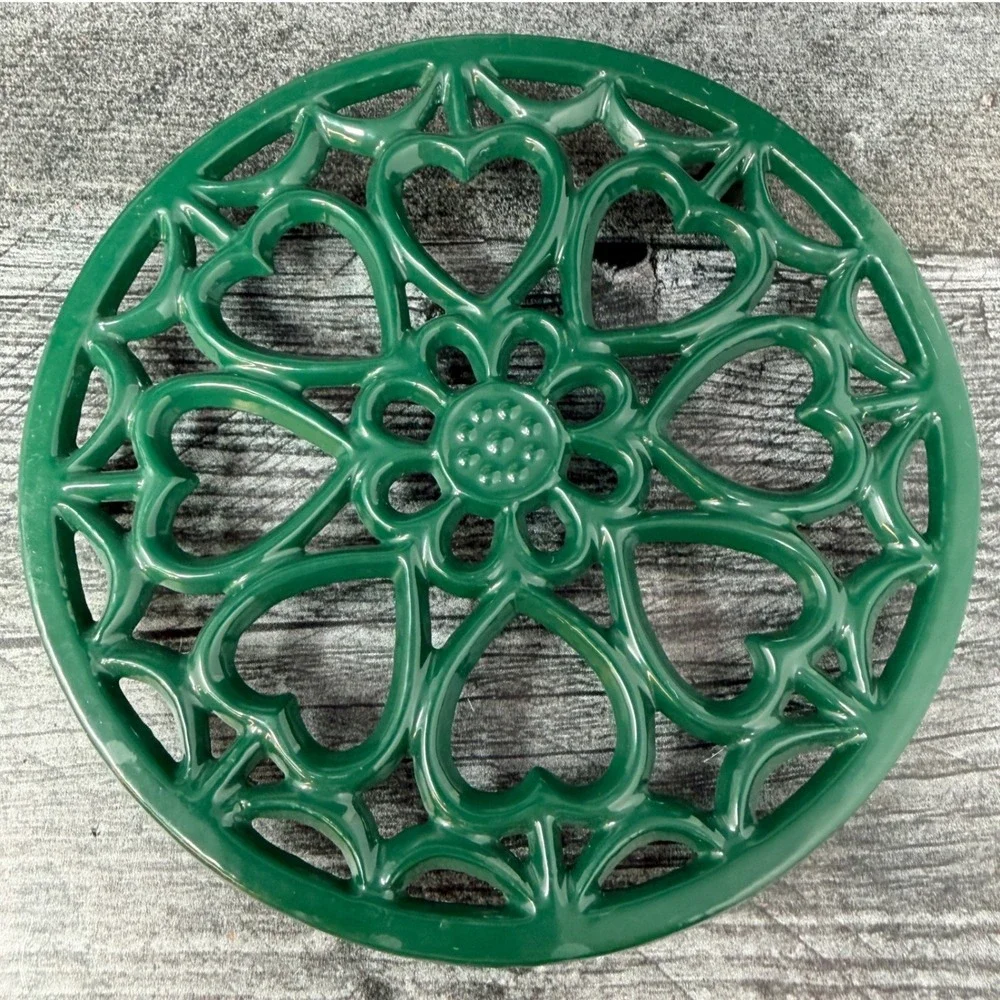 Vintage Green Enameled Cast Iron Heart Trivet 6